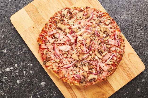 une pizza surgelée